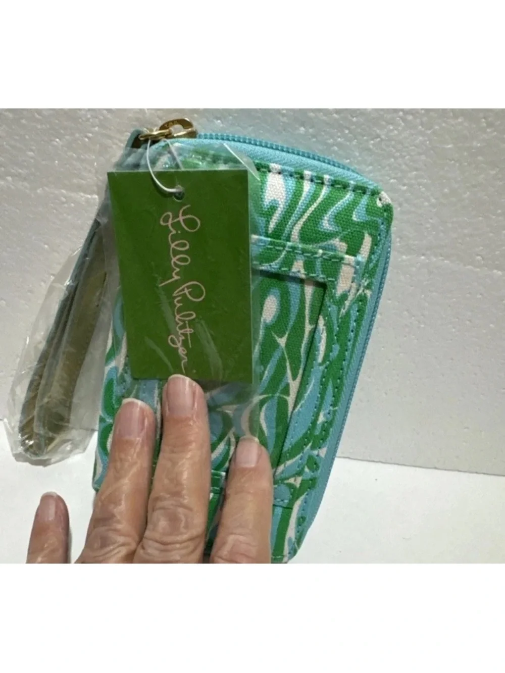 Lilly Pulitzer Wristlet Zip-Around Wallet Abstract Pattern Green Blue White Pink